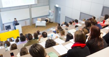 Öffentliche Hochschulen geben fast doppelt so viel aus wie private