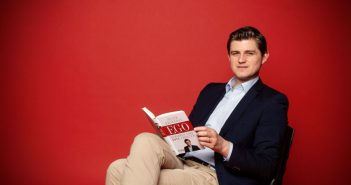 EGO: Julien Backhaus mit neuem Buch
